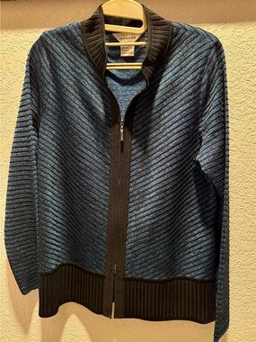 Misook Blue and Black Diagonal Ribbed Zip Cardigan